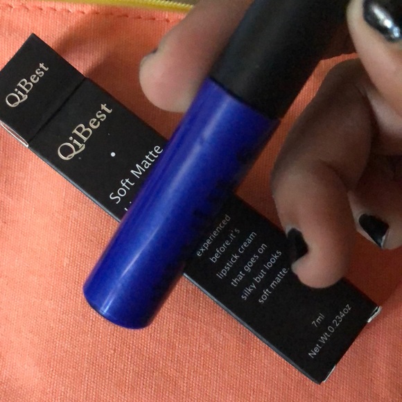 dark blue matte lip color - Picture 4 of 4